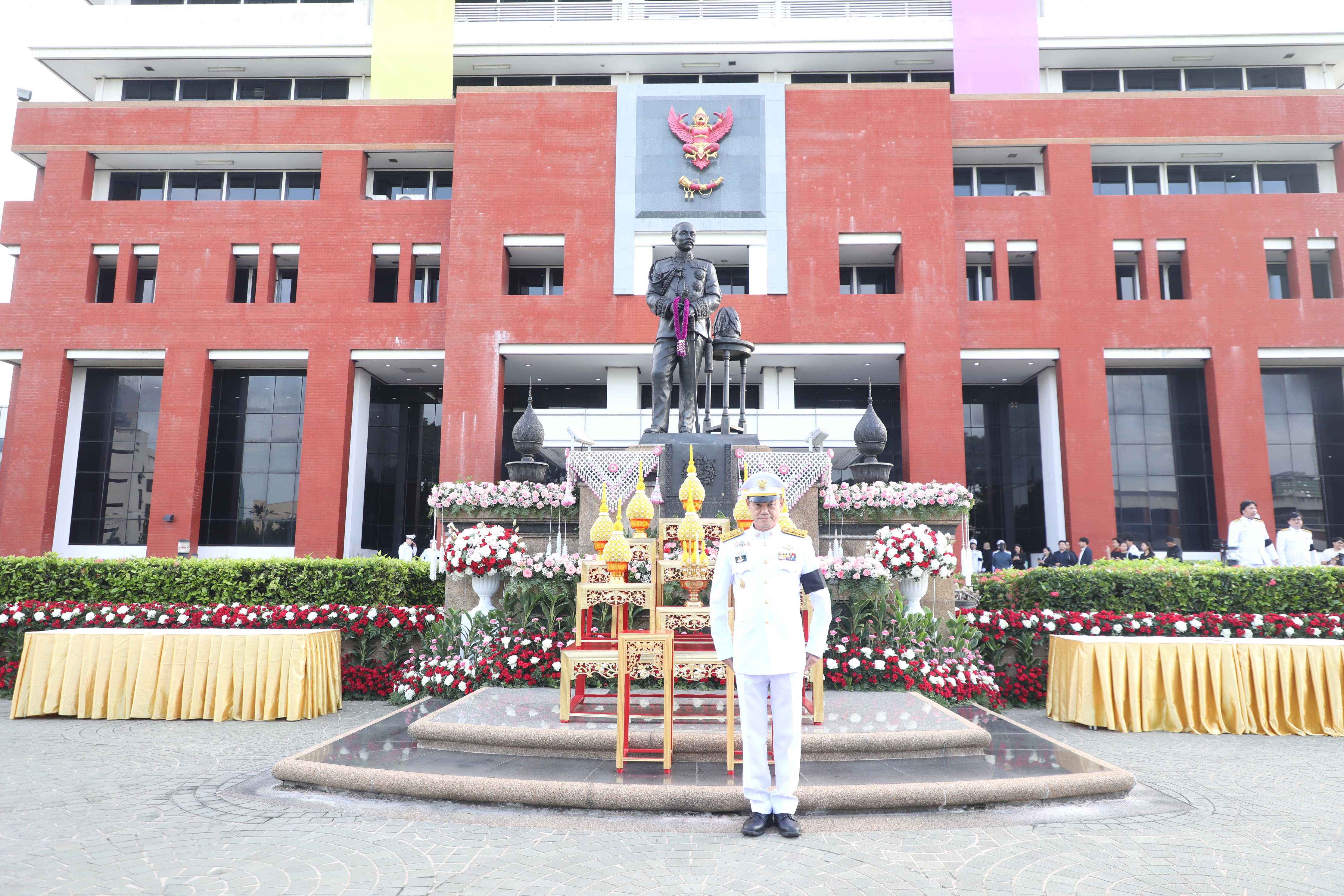 title - ส.ป.ก. ร่วมพิธีวางพานพุ่มถวายเครื่องราชสักการะ พระบรมราชานุสาวรีย์พระบาทสมเด็จพระปรมินทร มหาจุฬาลงกรณ์ พระจุลจอมเกล้าเจ้าอยู่หัว เนื่องในวันสื่อสารแห่งชาติ ประจำปี 2569